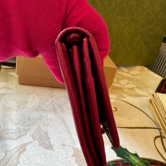 Prada wallet that can be converted to a wristlet or crossbody - Picture 3 of 8